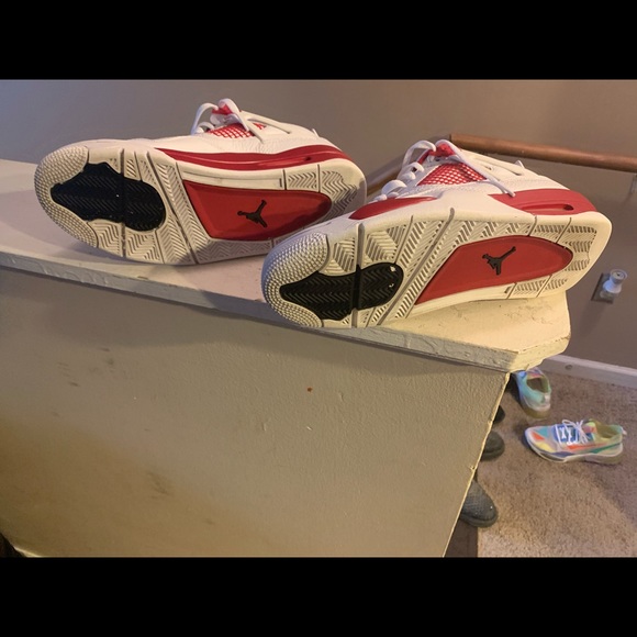 Jordan 4 - Picture 5 of 5